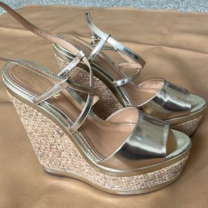 SCHUTZ Platform Wedge size 8